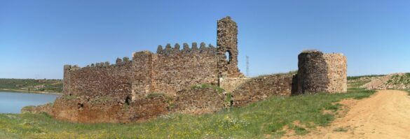 Imagen del castillo de Castrotorafe en San Cebrián de Castro (Zamora)
