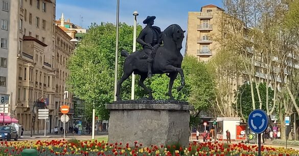 Escultura de Julián Sánchez «El charro» en la plaza España de Salamanca