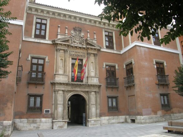 Entrada al Palacio de Fabio Belli, actual Museo de Valladolid