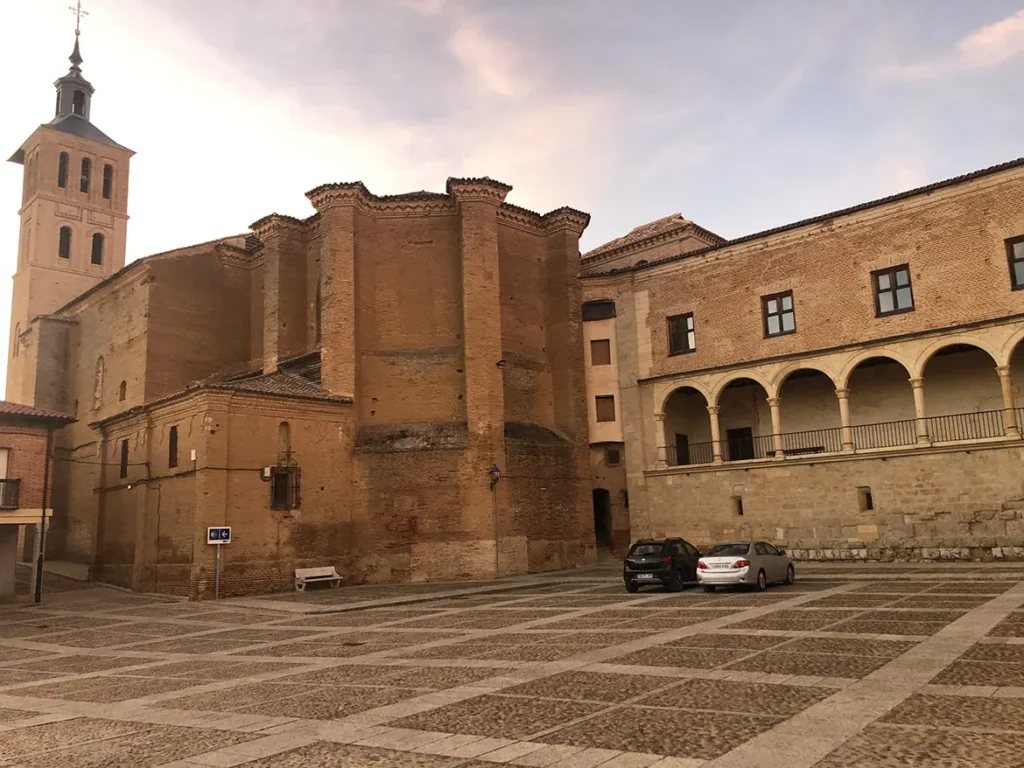 Plaza, Iglesia y Palacio de Grajal de Campos