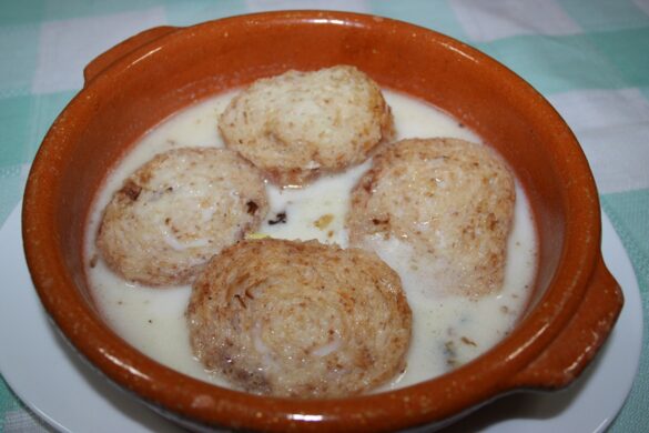 Imagen de un plato de sopas canas de Ávila