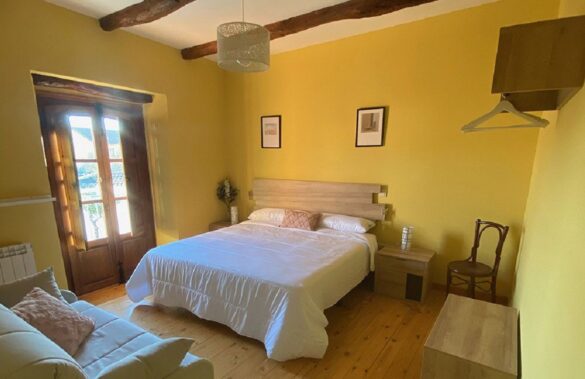 Imagen de una habitación del Hotel Rural El Agapio de Tresniño, en Olivares de Duero, Valladolid.