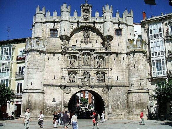 Imagen del Arco de Santa María, Burgos, que alberga el Museo de Farmacia