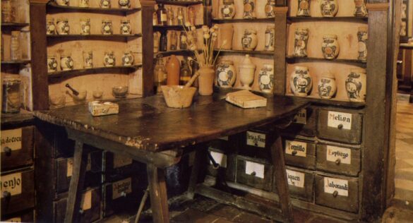 Imagen de la farmacia más antigua del mundo en funcionamiento, Peñaranda de Duero, Burgos