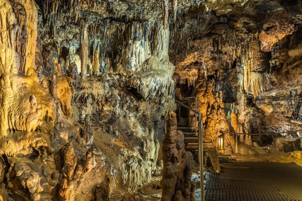 Cueva de los Enebralejos, en Prádena (Segovia)