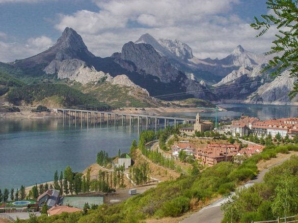 Imagen del Embalse de Riaño, León