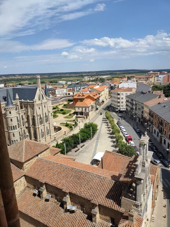 Palacio Episcopal de Astorga, León, desde la torre de la catedral
