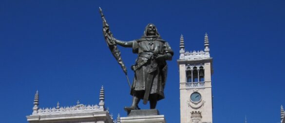 Imagen de la estatua dedicada en Valladolid al Conde Pedro Ansúrez
