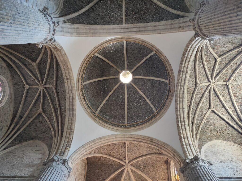 Bóveda en la Colegiata de Villafranca del Bierzo, León
