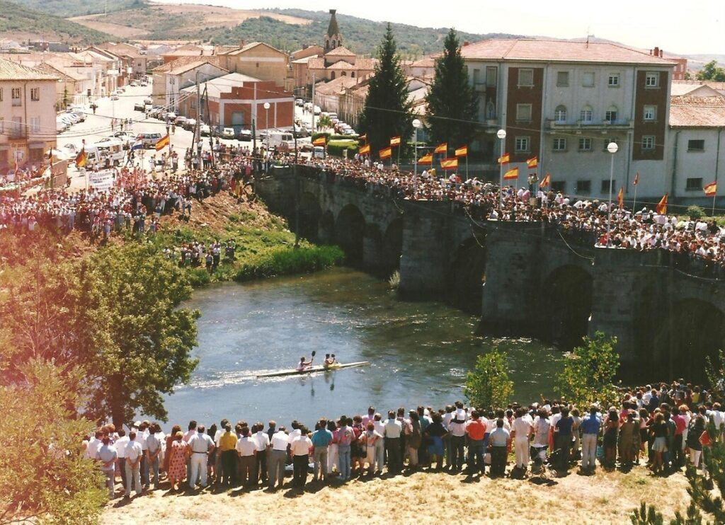 Imagen antigua del Descenso Internacional del Pisuerga, Palencia