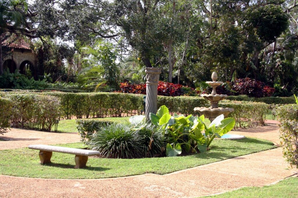 Jardín del Monasterio de San Bernardo de Claraval, Miami, edificio más antigo de Estados Unidos