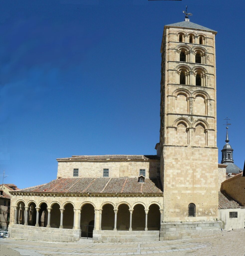 Imagen panorámica de la Iglesia de San Esteban, Segovia