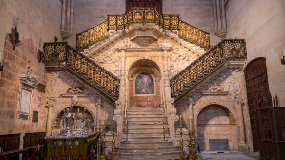Escalera dorada de la Catedral de Burgos
