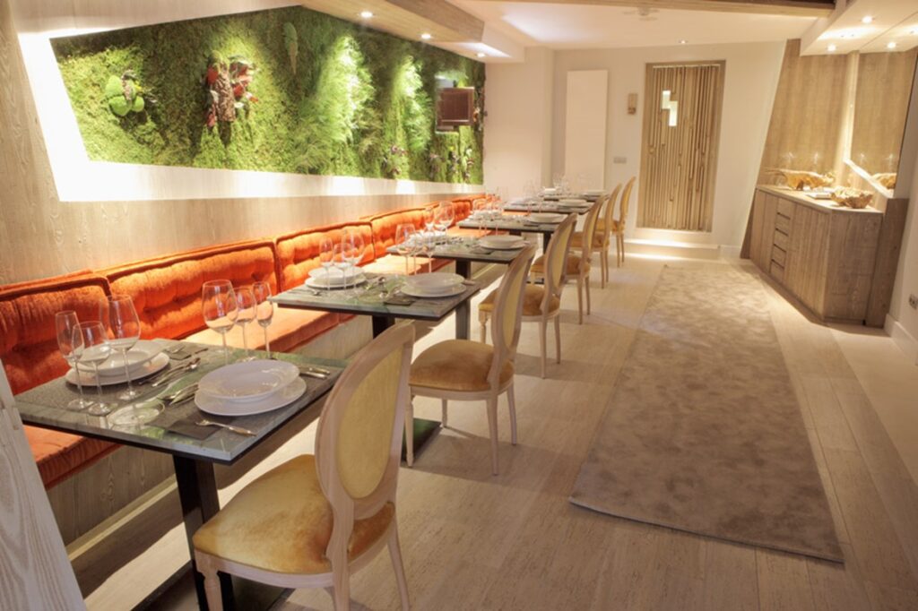 El Restaurante El Tejo, del Hotel Treixas ofrece una alimentación biológica, con productos kilómetro cero