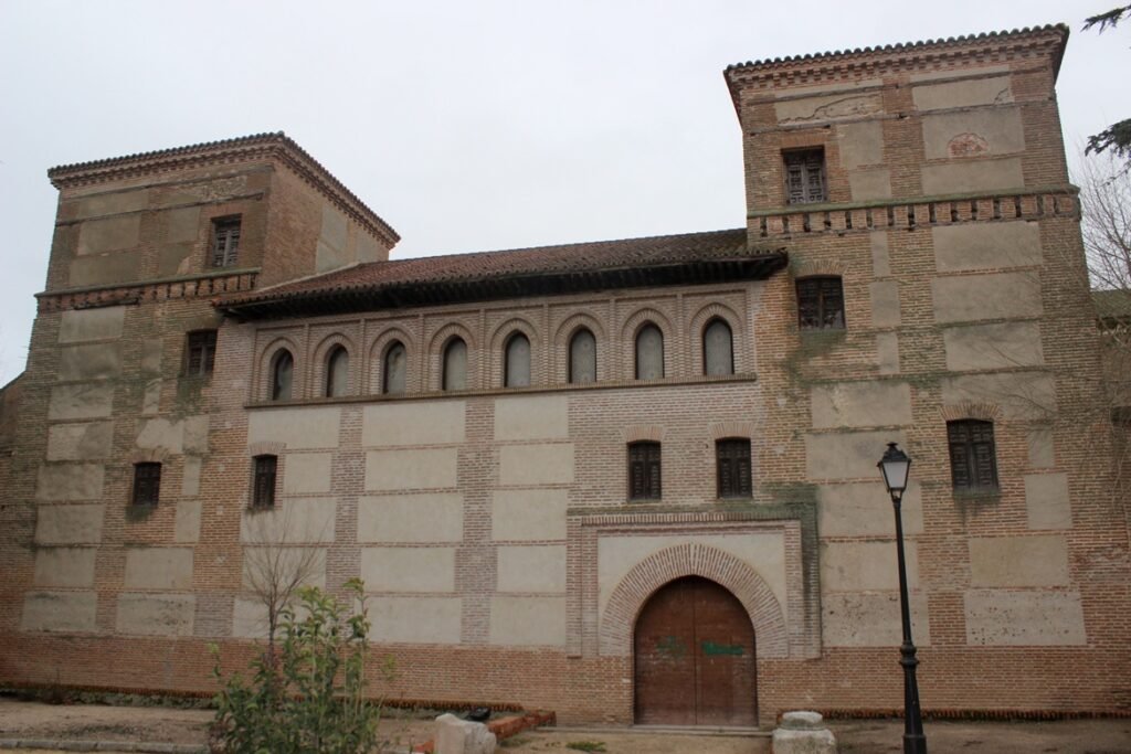 En el Monasterio de Nuestra Señora de Gracia nació y residió algún tiempo Isabel la Católica