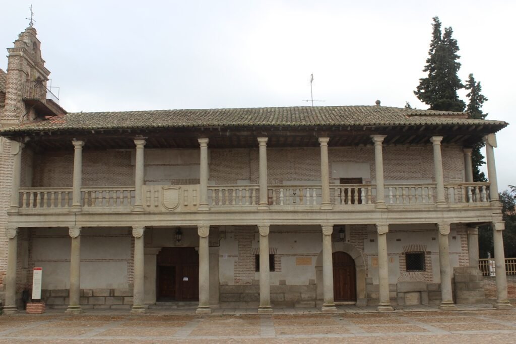 El hospital de la Purísima Concepción es un edficio tardomedieval fundado por María de Aragón, primera mujer de Juan II