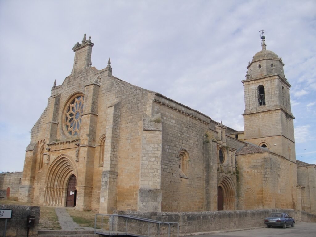 La iglesia de Santa María del Manzano de Castrojeriz se construyó por mandato de la reina Berenguela