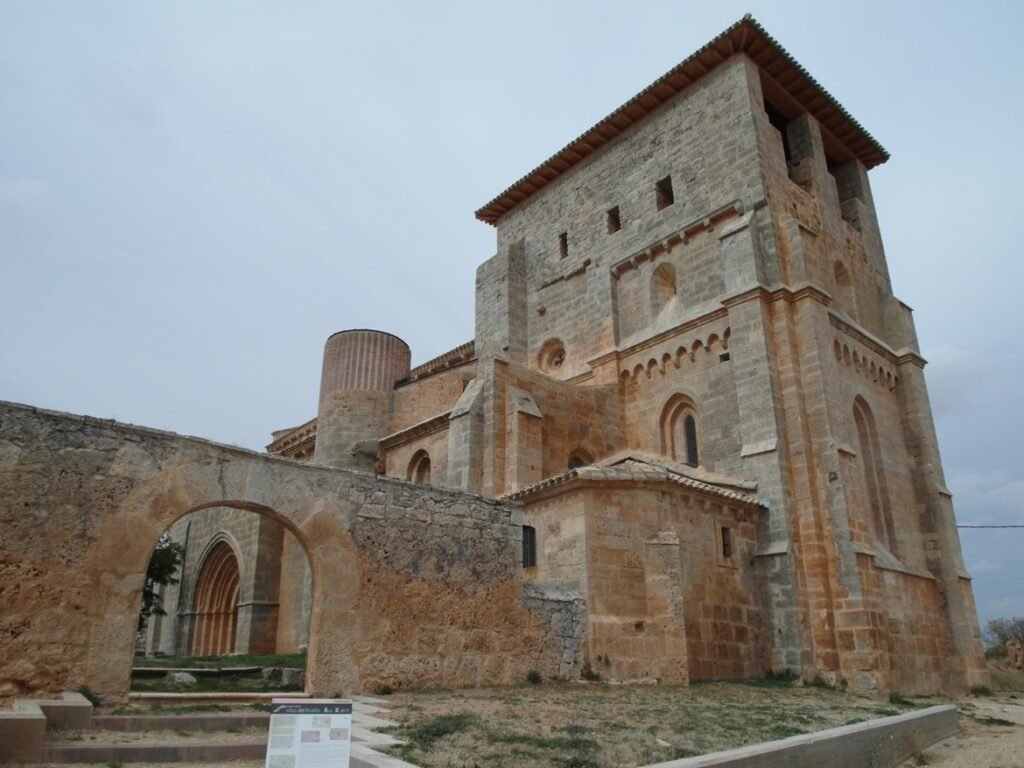 La iglesia de Villamorón es el templo de gótico rural burgalés que más influencia tiene de la catedral de Burgos
