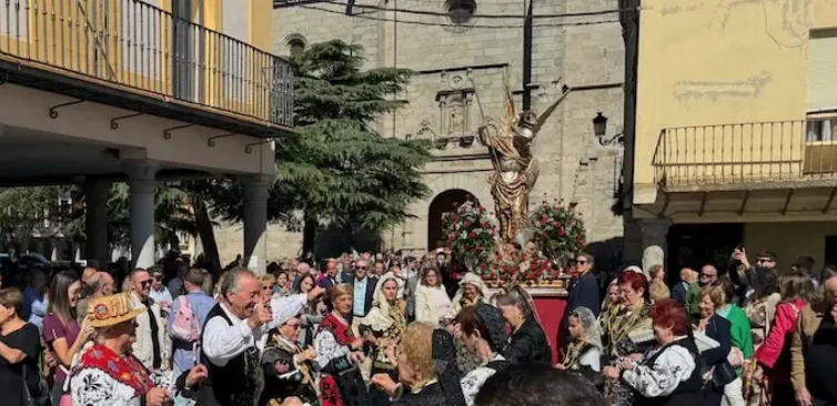 Procesión en honor a San Miguel Arcángel en Peñaranda de Bracamonte