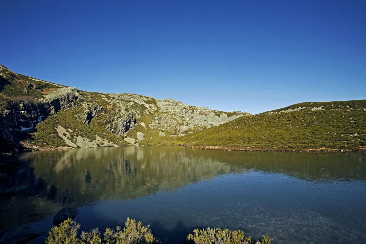 Lago de Truchillas en León. Naturaleza para descubrir Castilla y León