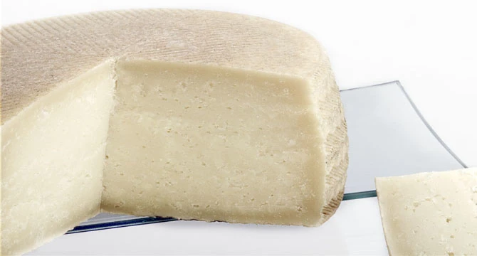 Queso zamorano en la I Feria del Queso en Villalba de Losa (Burgos)